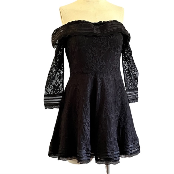 Lovers and Friends Cass Lace Mini Dress - Picture 4 of 9